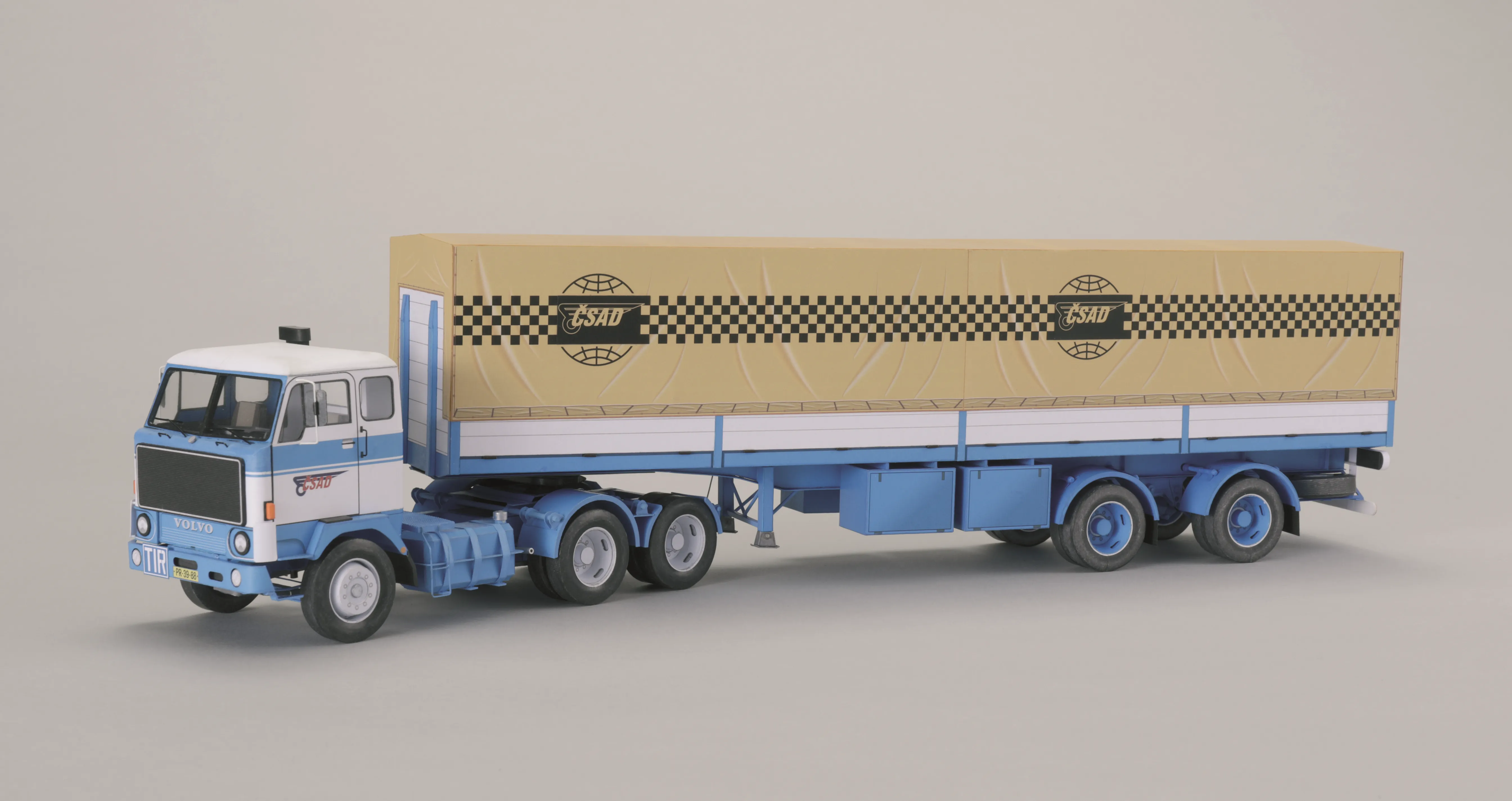 VOLVO F89 s návesom ČSAD