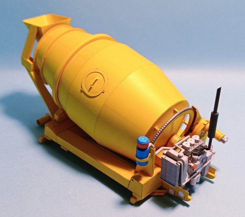 Nadstavba má detailne prepracovaný motor Zetor