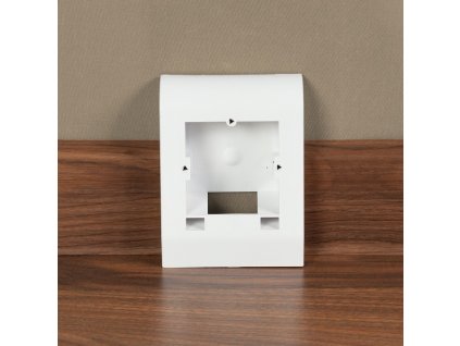 Multibox Arbiton INDO - ochranný inštalačný kryt elektrickej zásuvky biely k PVC lište