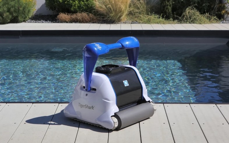 Starostlivosť o robotický vysávač do bazéna predlžuje jeho životnosť