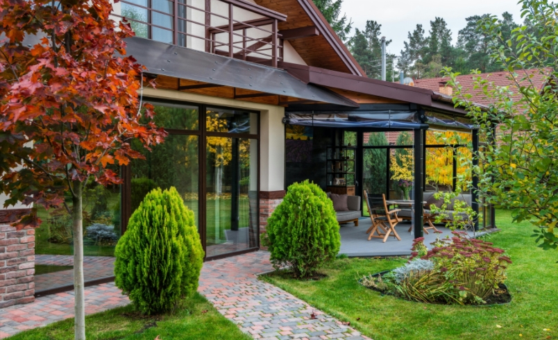 Robotická kosačka a stavba domu — na čo by ste mali myslieť?