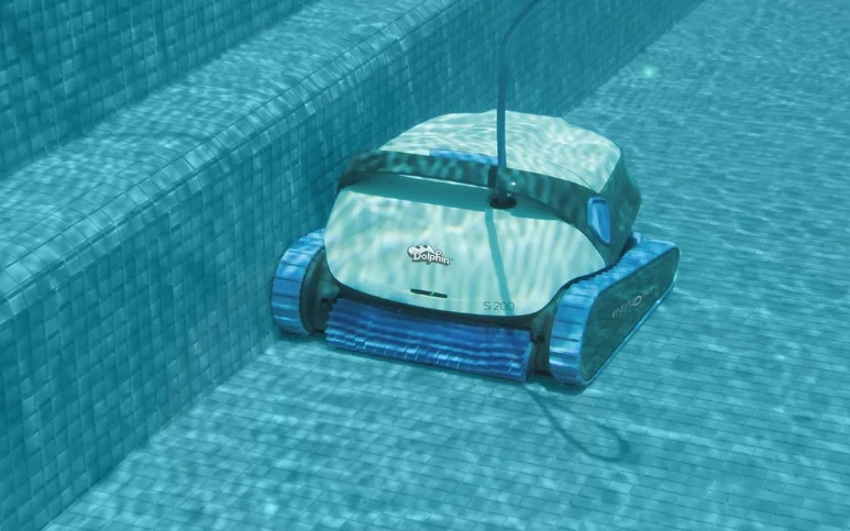 Predstavujeme vám: Robotický vysávač do bazénu Maytronics Dolphin S200