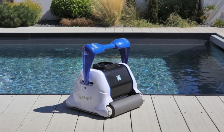 Ručný, poloautomatický alebo robotický bazénový vysávač?