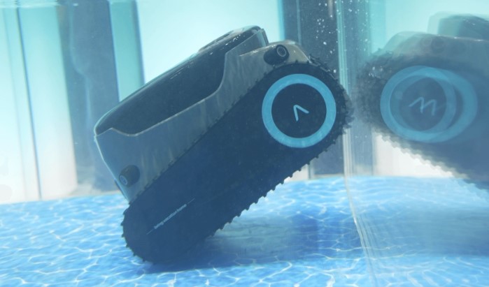 Môžete nechať robotický bazénový vysávač vo vode?