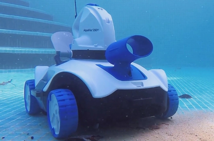 Ako dlho môžete nechať robotický bazénový vysávač v bazéne?