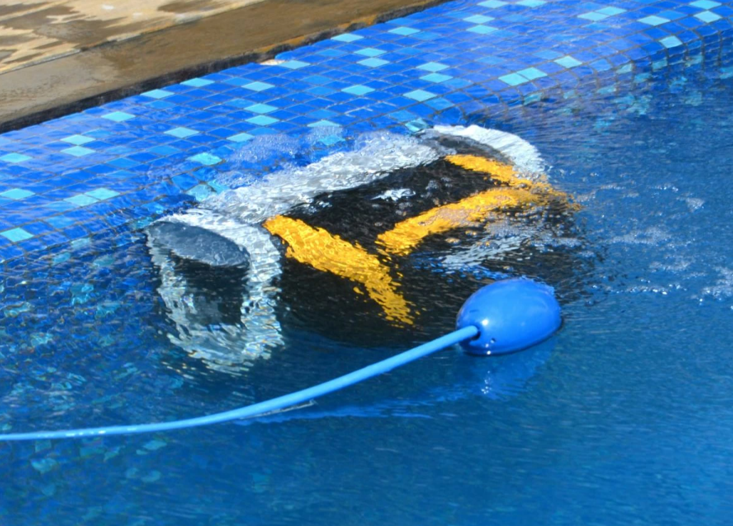 robotický vysávač bazénov Maytronics Dolphin E20