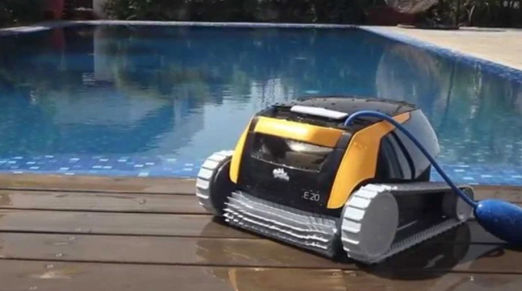 Robotický vysávač bazénov Maytronics Dolphin E20