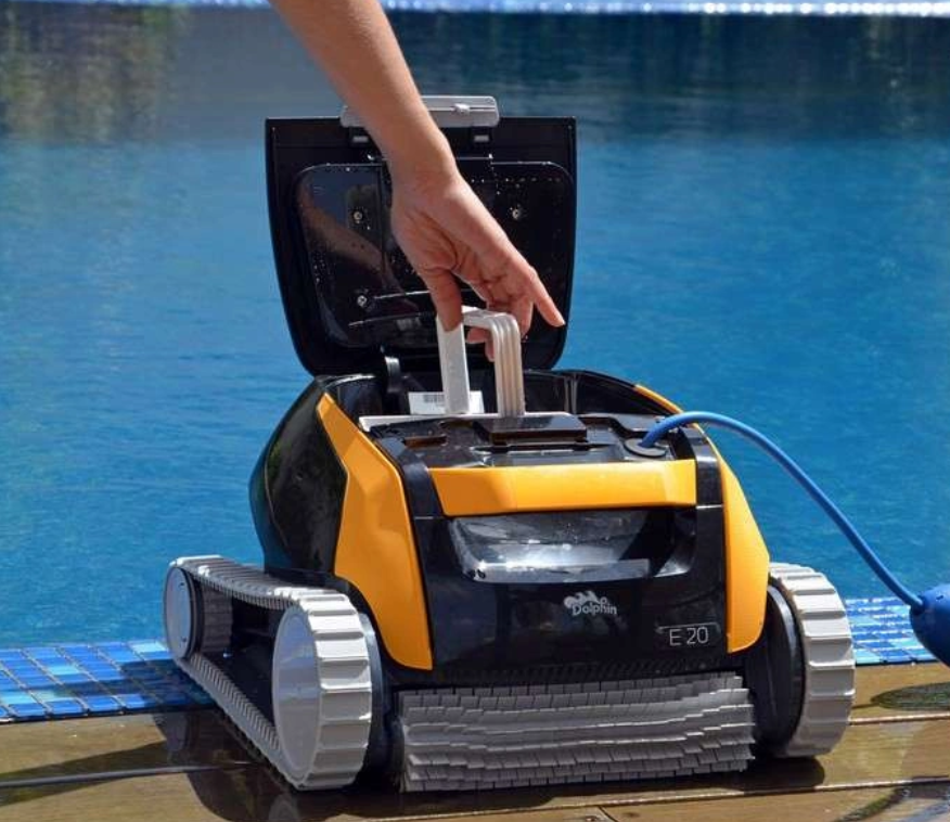 Robotický vysávač bazénov Maytronics Dolphin E20
