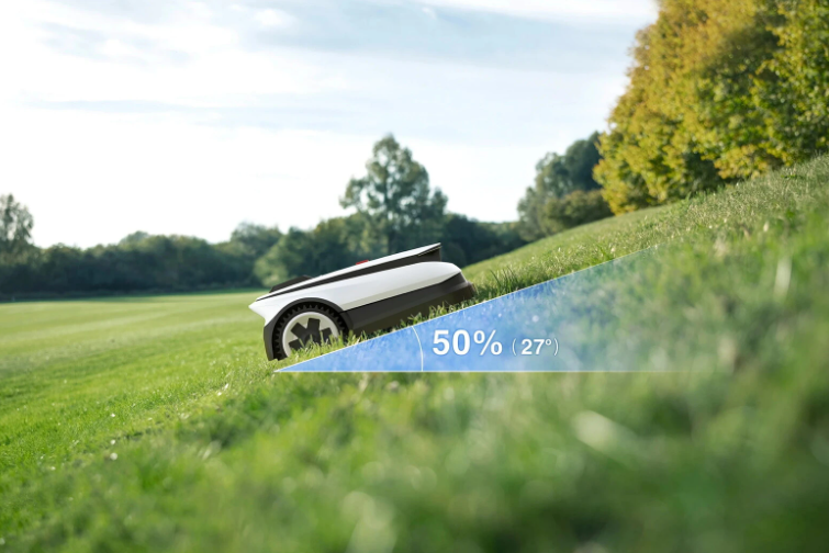 Robotická kosačka ECOVACS GOAT A1600 RTK - pohyb do svahu