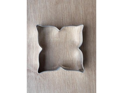 Kovová vykrajovačka - štvorec špicatý