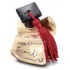 Soška na promócie: promočná čiapka s diplomom 2