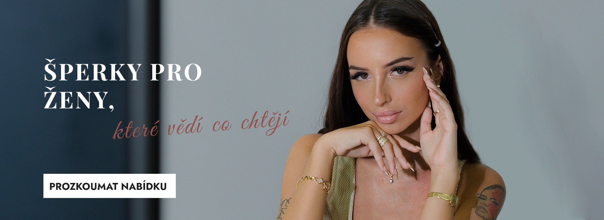 TOP Zlatnictví banner - Žena se zlatými šperky