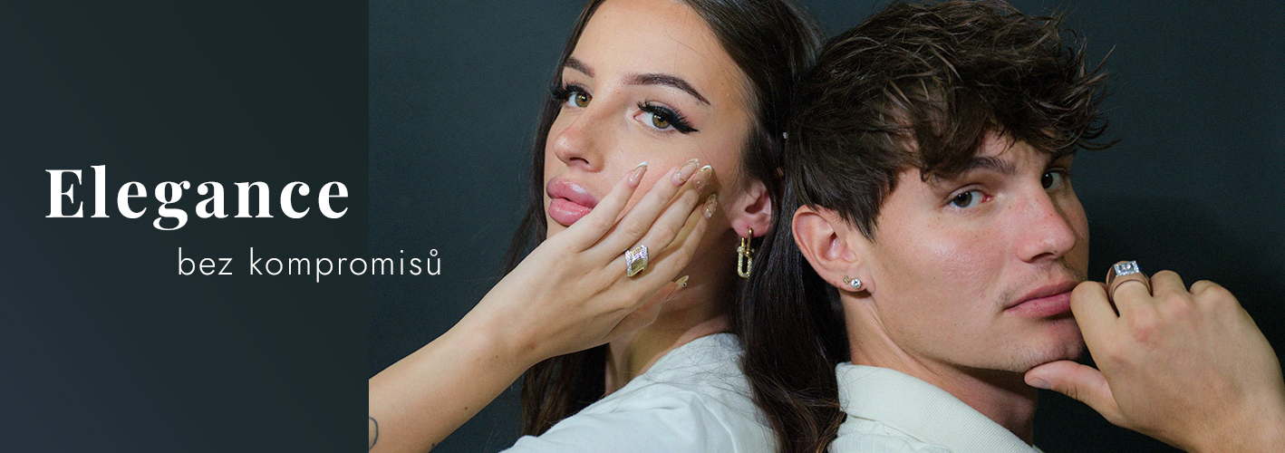 Pár se zlatými šperky