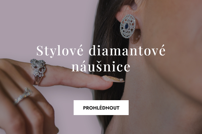 Žena s diamantovými šperky z bílého zlata