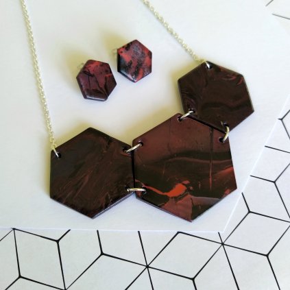 Náhrdelník hexagon červeno-černý