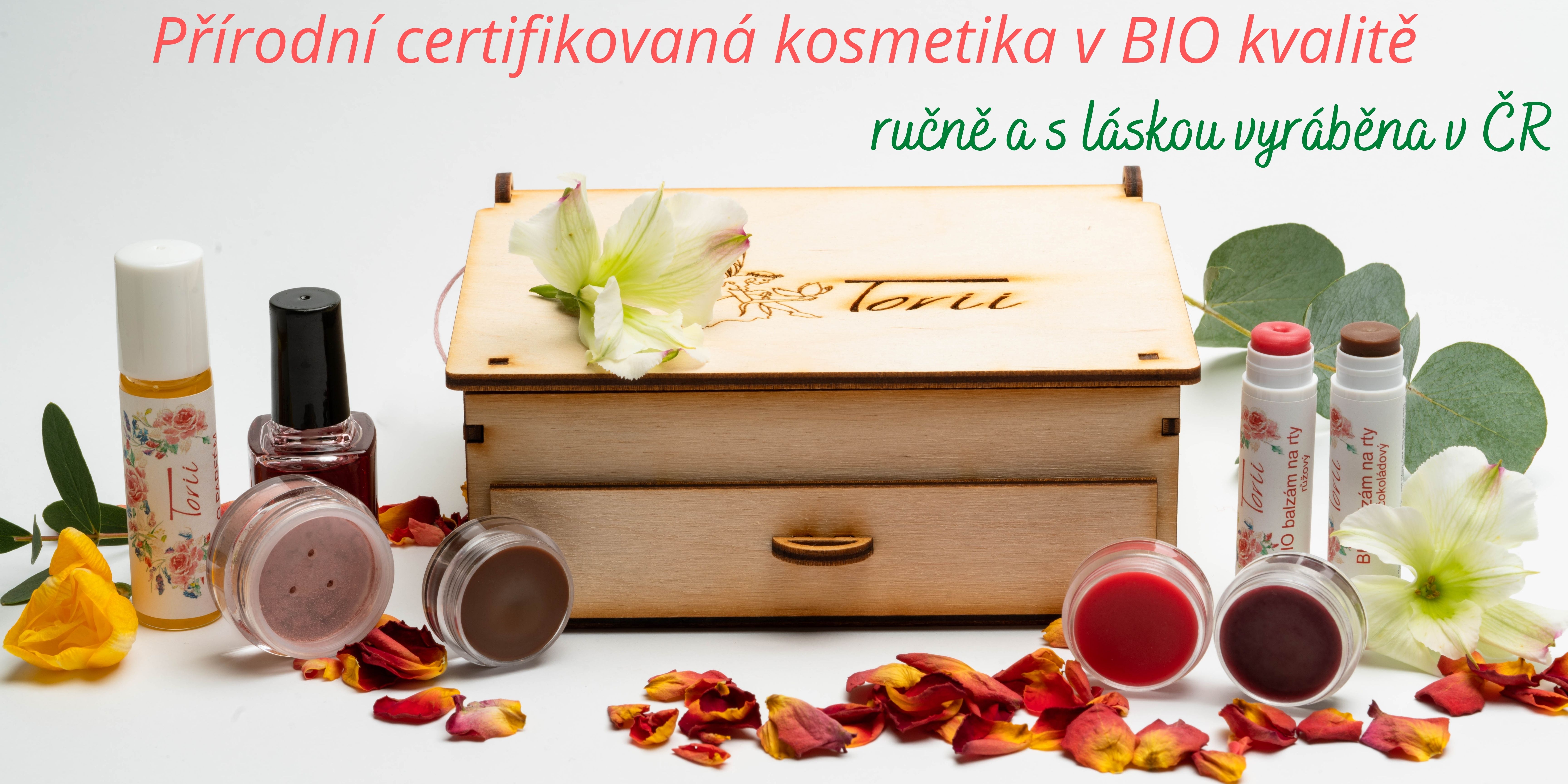 Dárková sada líčení v dřevěné truhlici