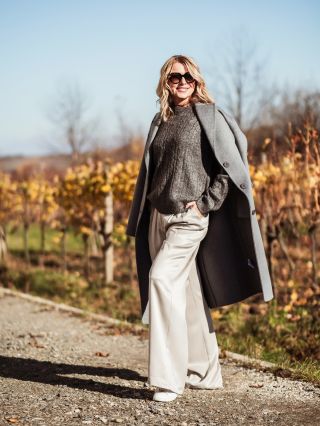 ✨ Krásny medzisviatočný čas, dámy ✨ Našli ste si pod stromčekom kabát 🎁 alebo takýto pletený sveter? 🧶 Tu je pár tipov,...