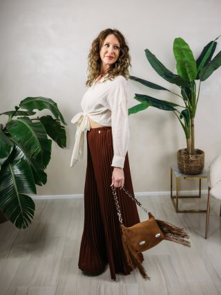 ✨ Ach… dokonalé spojenie ✨ • 🤭Spojenie našej Lucinky spolu s touto bohokabelkou • 🤍 Jemnou halenkou a voľnými nohavicami •...