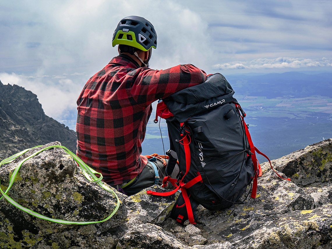 Rande naslepo s batohem C.A.M.P. M45