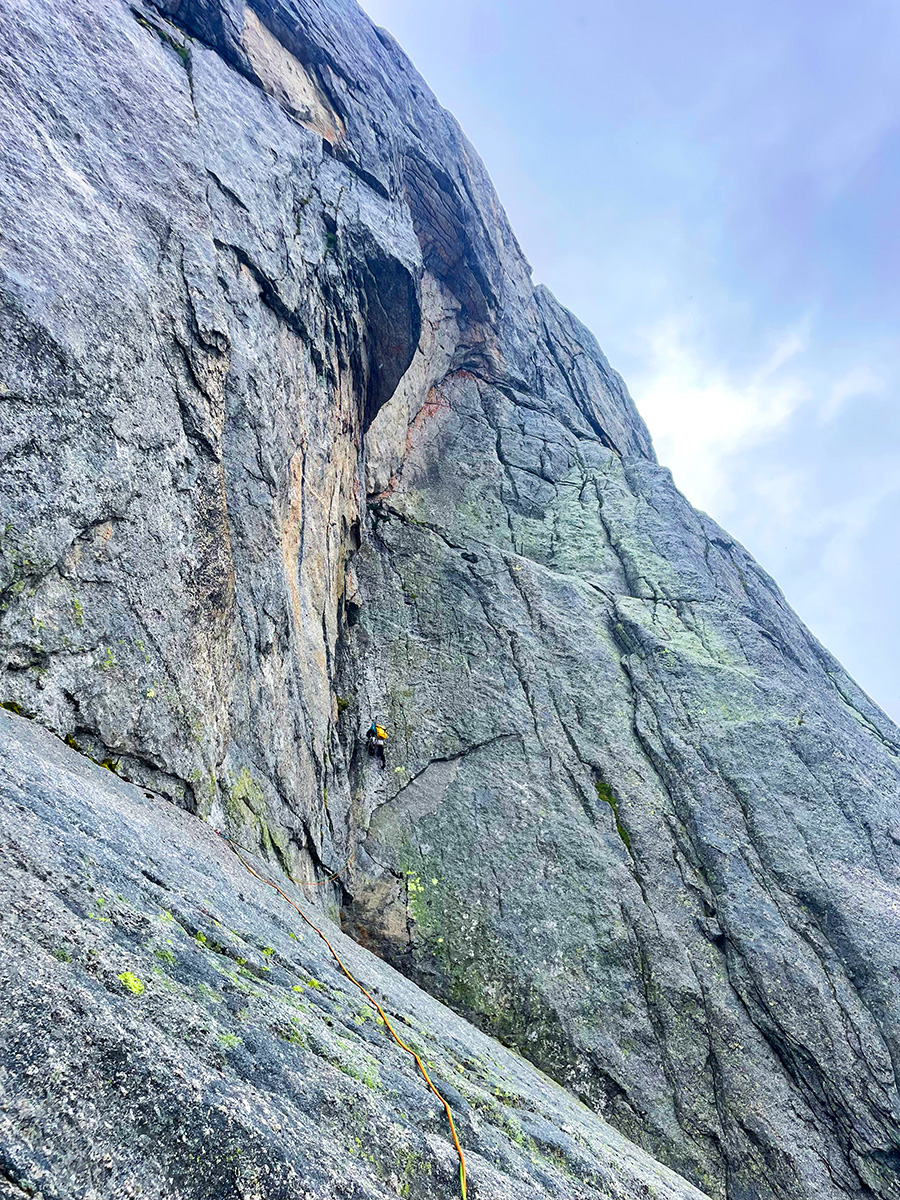 Smůla i štěstí - valim ke správnemu štandu který jsme minuly na Punta Ferrario