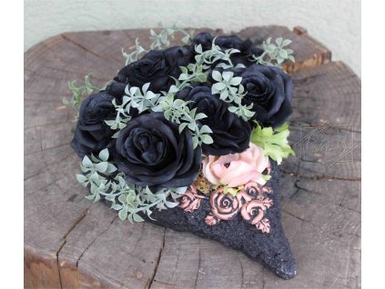 Dušičky - ikebana na hrob Zdena s čiernymi ružami