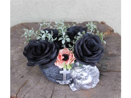 Dušičky - ikebana na hrob Zdena s čiernymi ružami