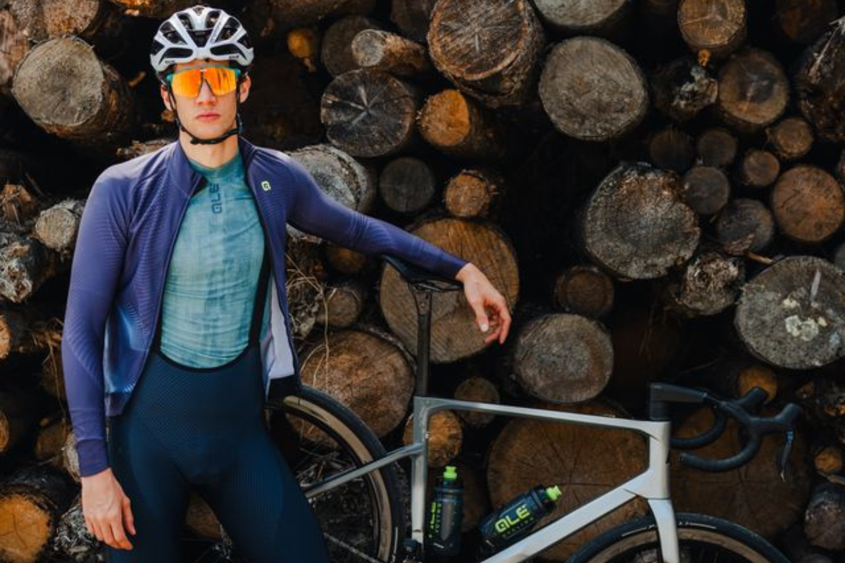 Prečo vám je zima aj v drahom cyklistickom oblečení? Tento kúsok je kľúč k pohodliu