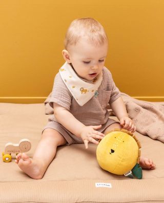 Když si děti hrají se zvířátky, svět je hned klidnější a barevnější 🤍⁠ Mr. Lion je tu pro malé i větší objevitele.⁠ Naše...