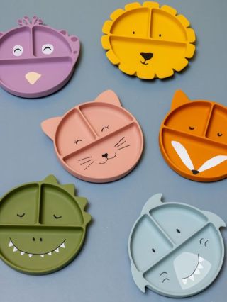 Mrkvička sem, brambůrka tam, masíčko do bříška dám 🥕 Se zvířátky u stolu je papání hra, a každé sousto chutná dvakrát tak!...