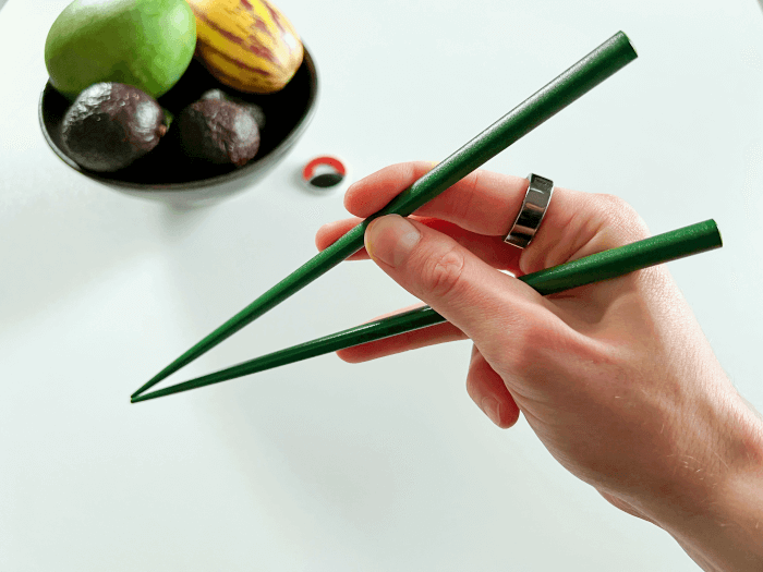 Jak držet čínské hůlky