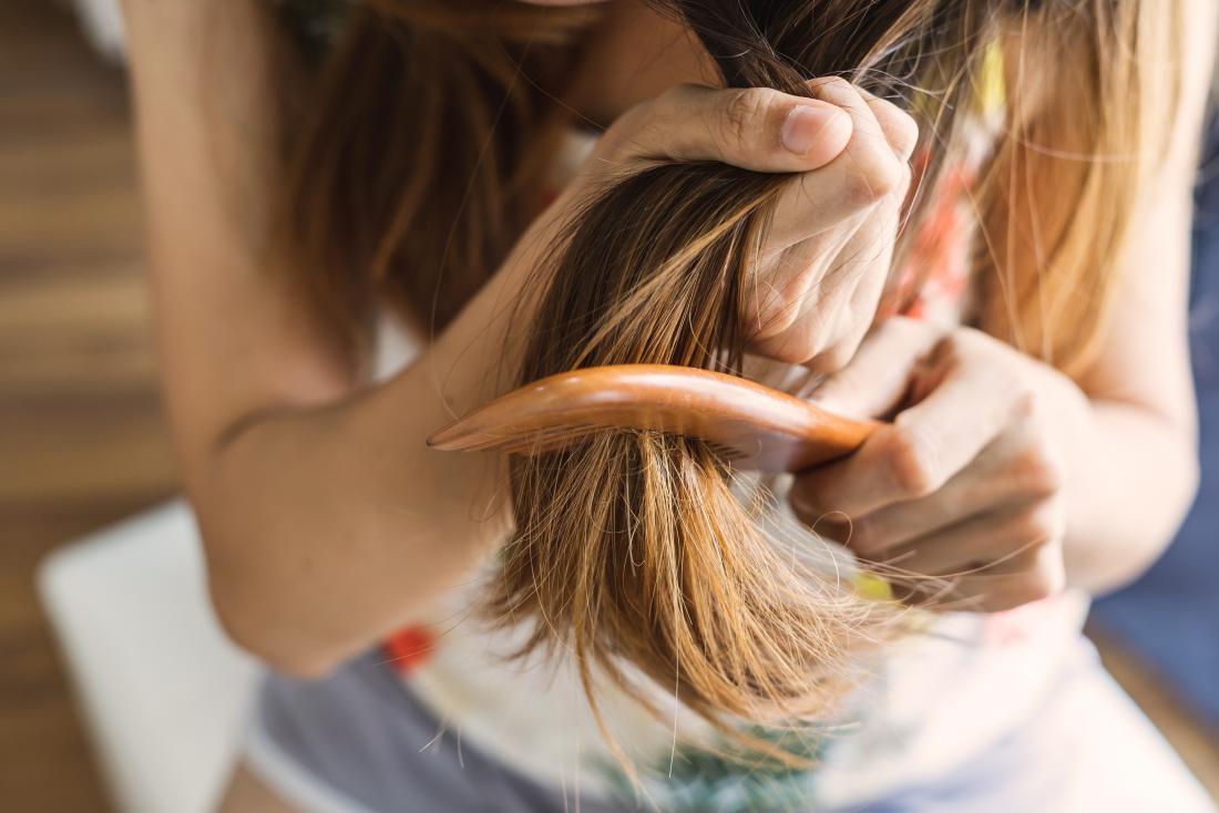 Lámání vlasů: 10 příčin a způsobů opravy