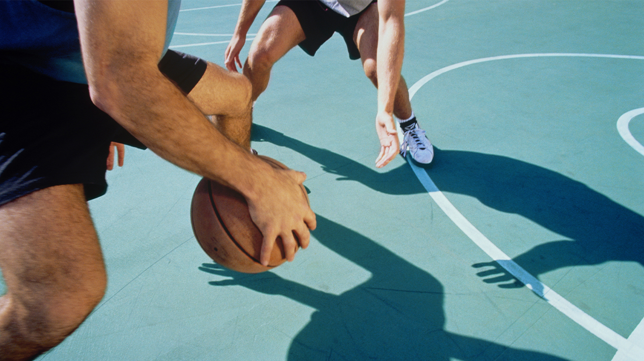 Čo spôsobuje bolesť kolena pri drepe a ako sa lieči?