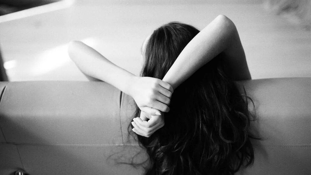 Aké sú bežné príčiny chronickej bolesti kĺbov?