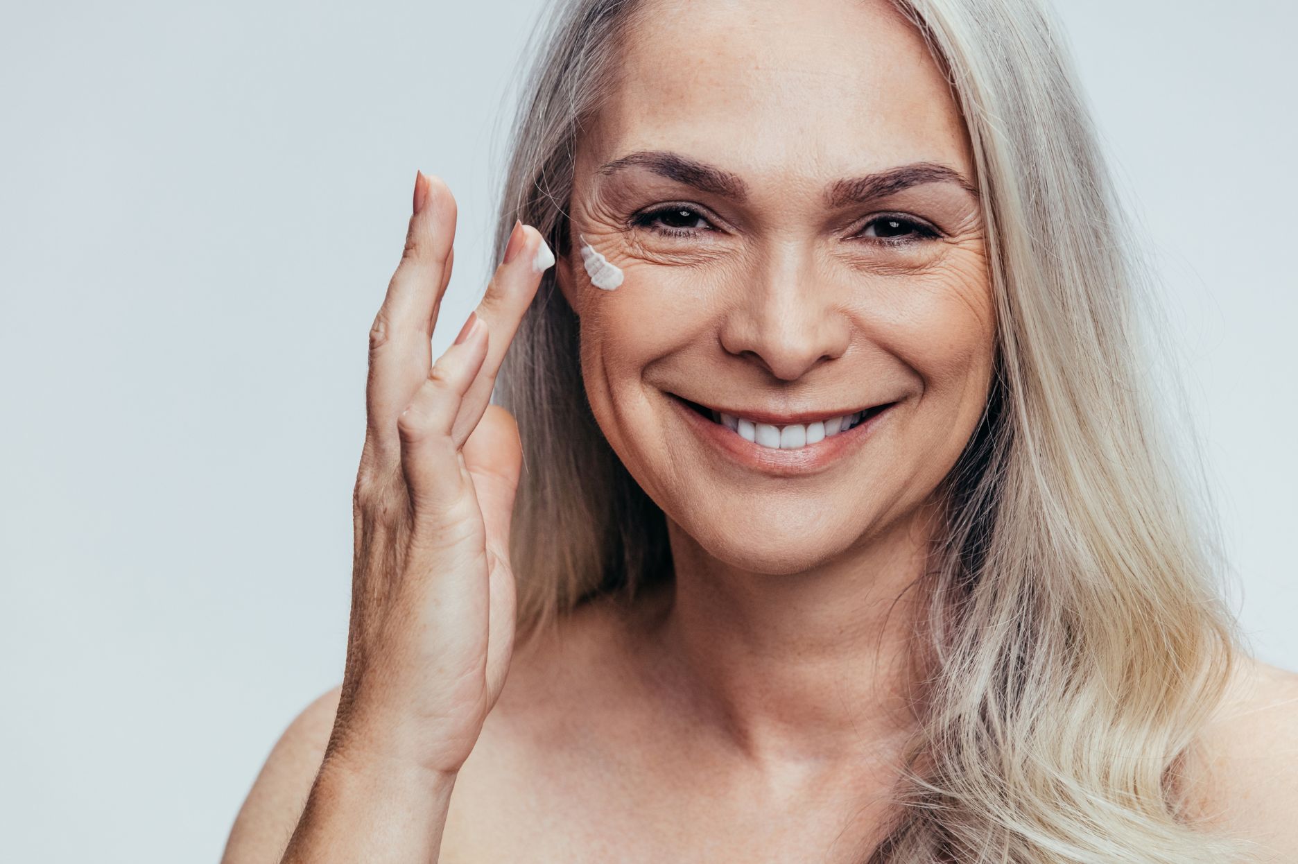 Kolagén a biotín pre menopauzu – posilnenie pokožky, vlasov a nechtov po 40