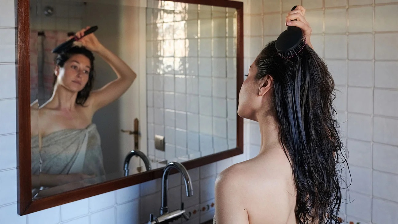 7 tipov na zdravú pokožku hlavy pre silné a lesklé vlasy