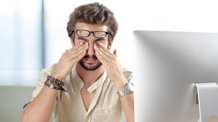 Únava očí: Príčiny, prejavy a spôsoby, ako jej predchádzať