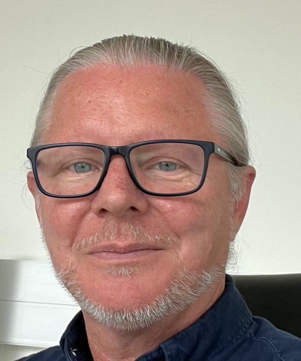 Profesor Martin Hewison