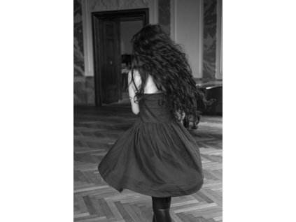 RAMÍNKOVÉ ŠATY ke kolenům