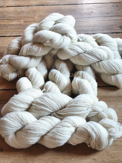 Příze manufakturní nebarvená