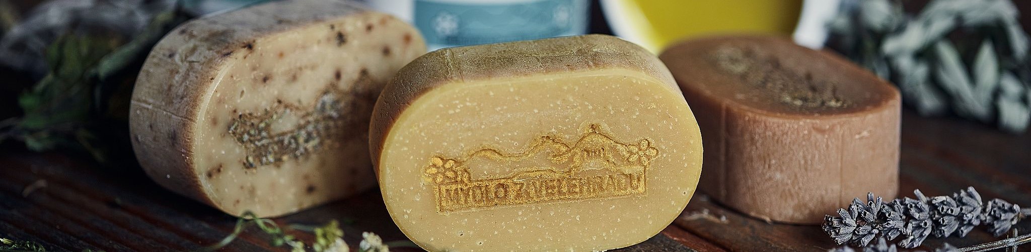 Mýdla a tuhé šampony