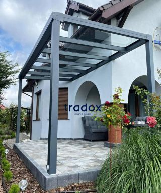 Hliníková pergola s čirým sklem. Poptávejte na info@tradox.cz... ;) Kvalita za rozumnou cenu! . . . . #pergola #zahrada...