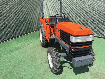 Malotraktor Kubota GT26 bok