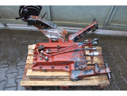 Víko hydrauliky Zetor crystal starší provedení 8011 8145 12011 12045