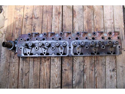 Hlava motoru Zetor Crystal  kompletní výborný stav