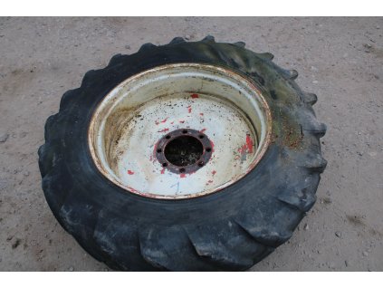 Zetor crystal 8011 zadní kolo ráfek disk velokost 34 1