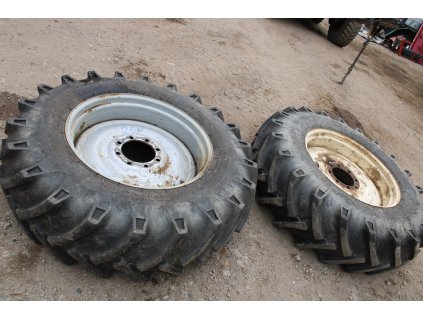 Zetor crystal 12145 zadní kola ráfky disky 18,4-34 16 pláten vzorek 3,5cm 26