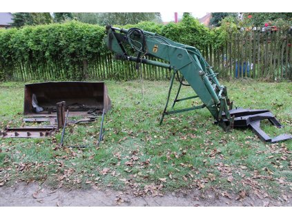 Zetor 7211 čelní nakladač Humpolecké strojírny lžíce deska paletizační vidle