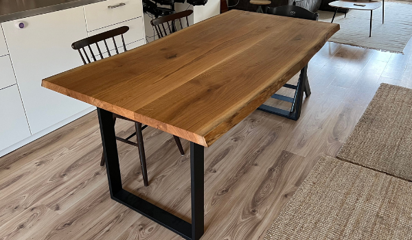 Jedálenský stôl story