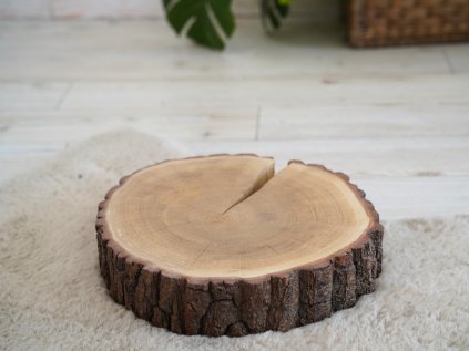 Prírodný dubový podstavec stojan doštička s kôrou 38 cm