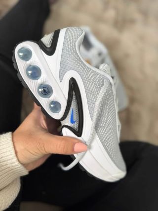 Nike air max DN - 1699,- Dostupné ve velikosti 38